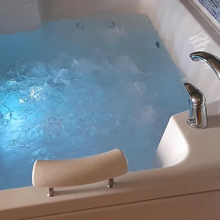 Jacuzzi For Relax - Hollywood Neom Apartment, Stup, Sarajevo Exterior photo