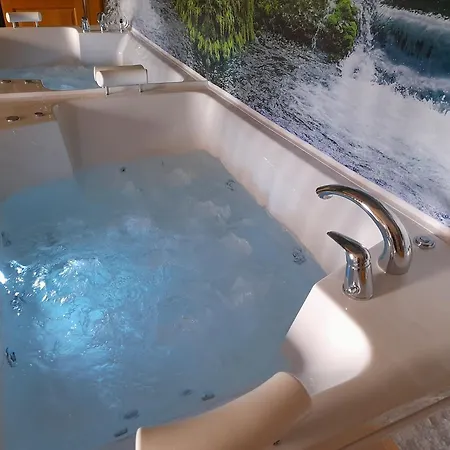 Jacuzzi For Relax - Hollywood Neom Apartment, Stup, Sarajevo Exterior photo