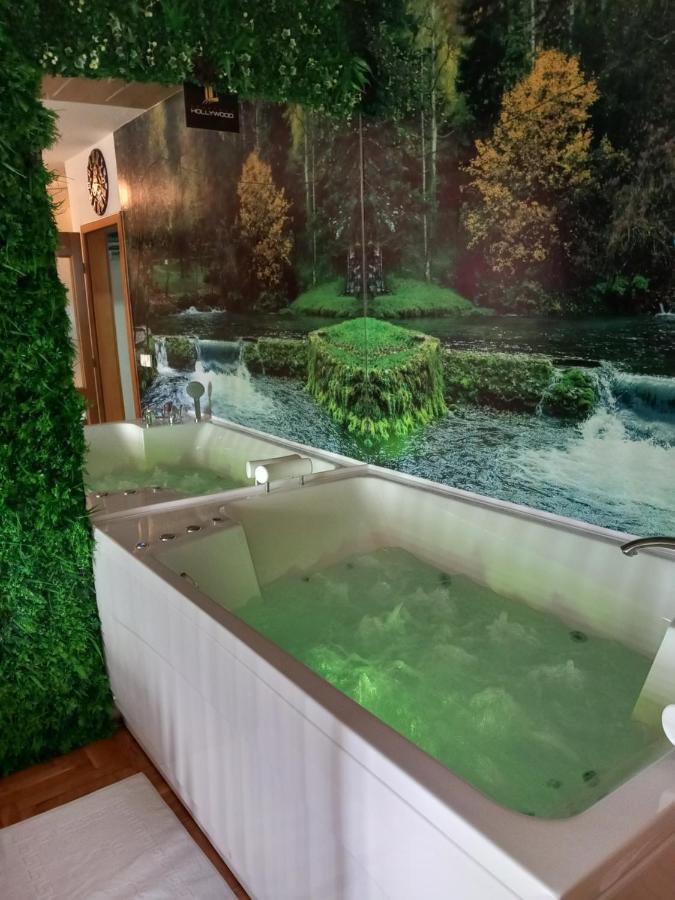 Jacuzzi For Relax - Hollywood Neom Apartment, Stup, Appartement Sarajevo