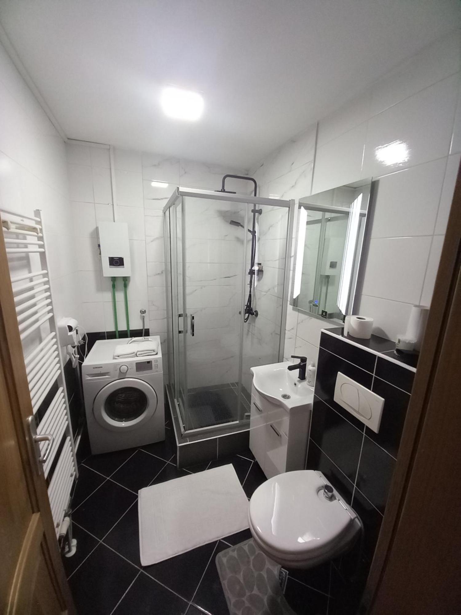 Apartamento Jacuzzi For Relax - Hollywood Neom Apartment, Stup,