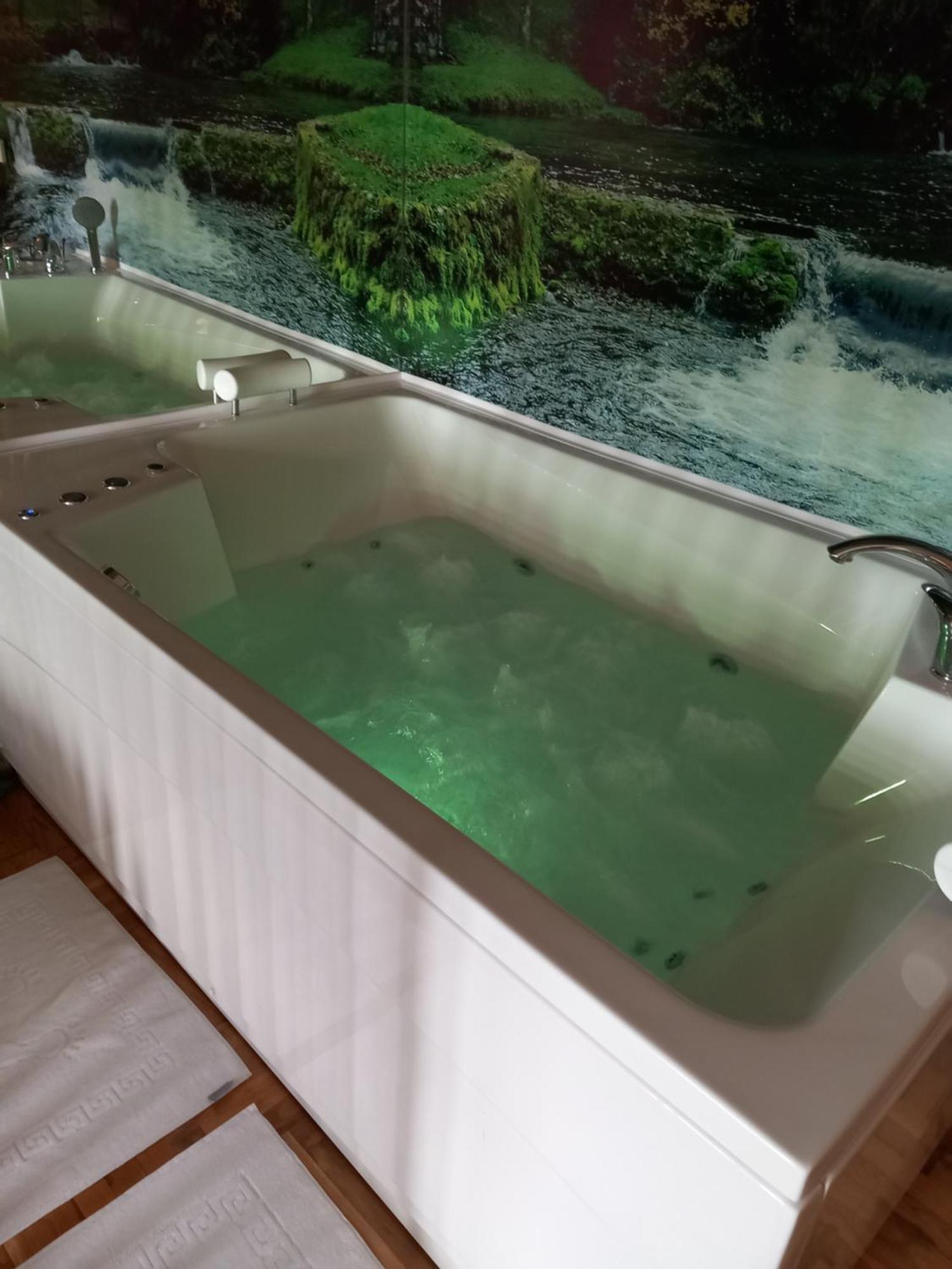 Appartement Jacuzzi For Relax - Hollywood Neom Apartment, Stup, *