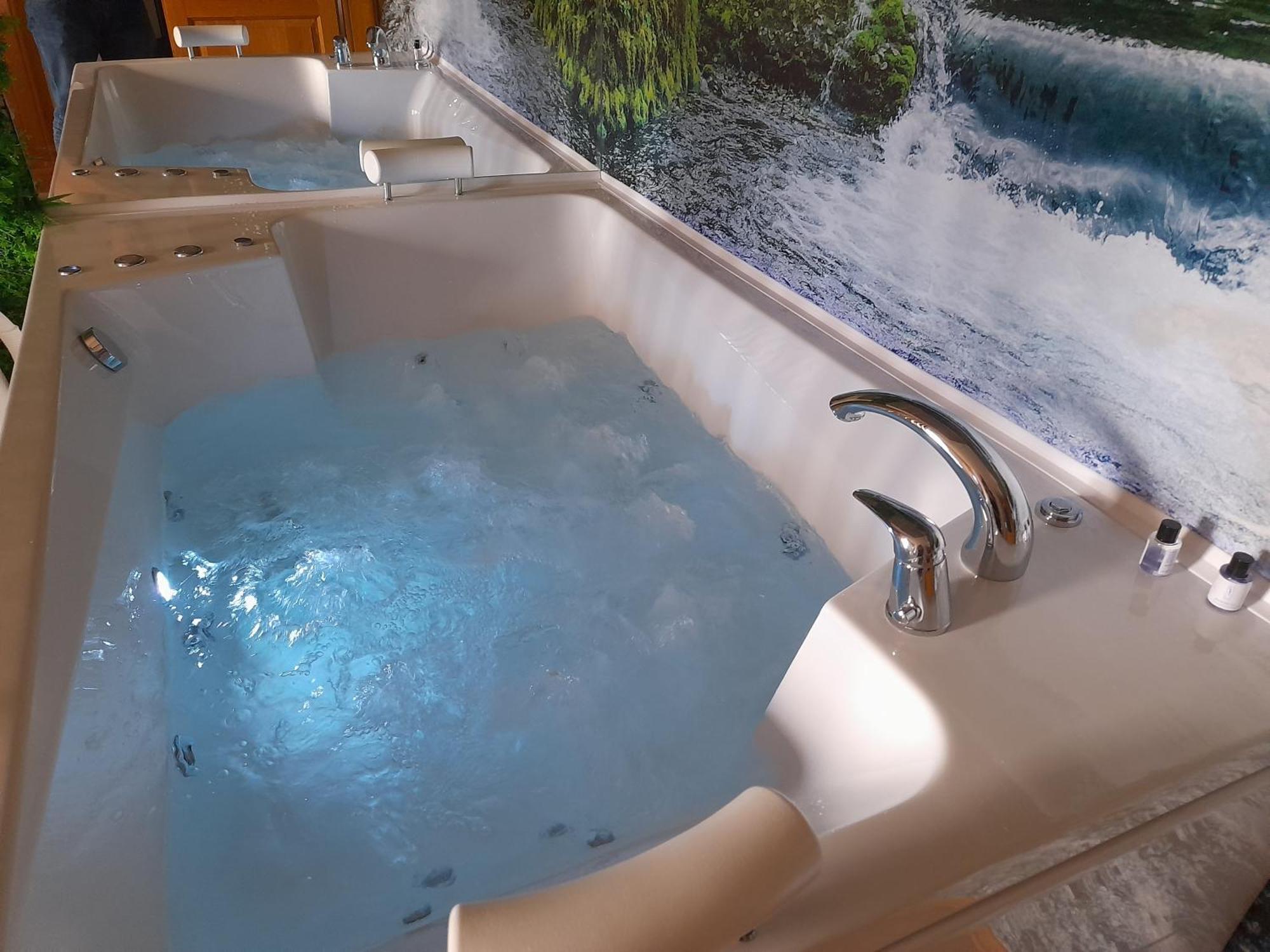 Jacuzzi For Relax - Hollywood Neom Apartment, Stup,