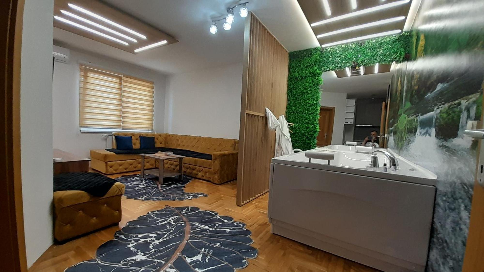 Jacuzzi For Relax - Hollywood Neom Apartment, Stup,